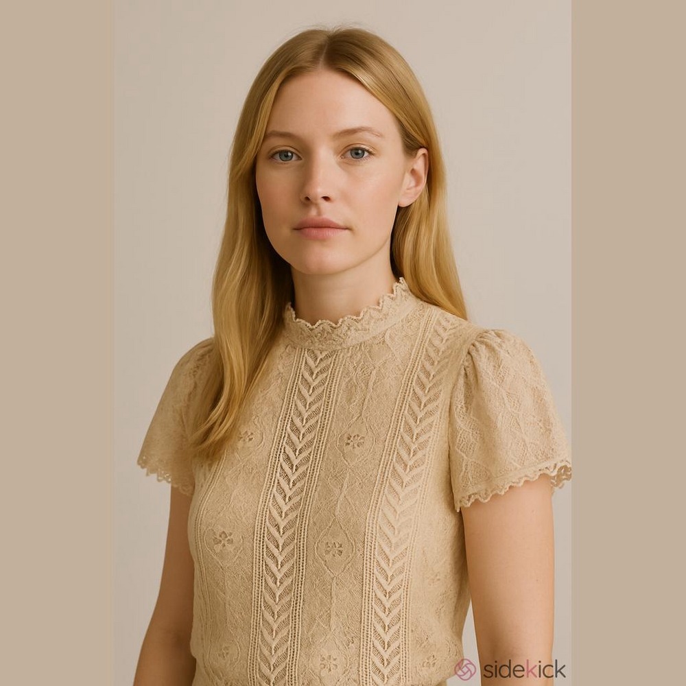 Love J Lace Blouse Womens Medium Beige Excellent Short Sleeve‎ Mock Neck Floral
